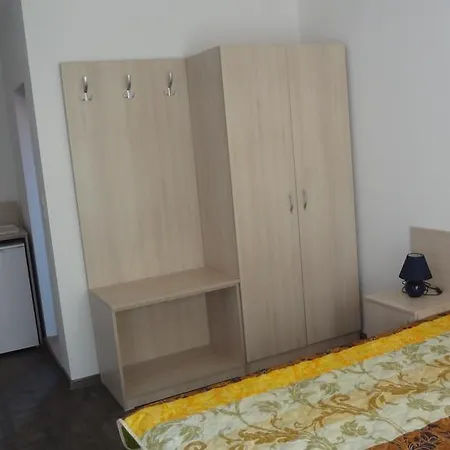 בית הארחה Katinula